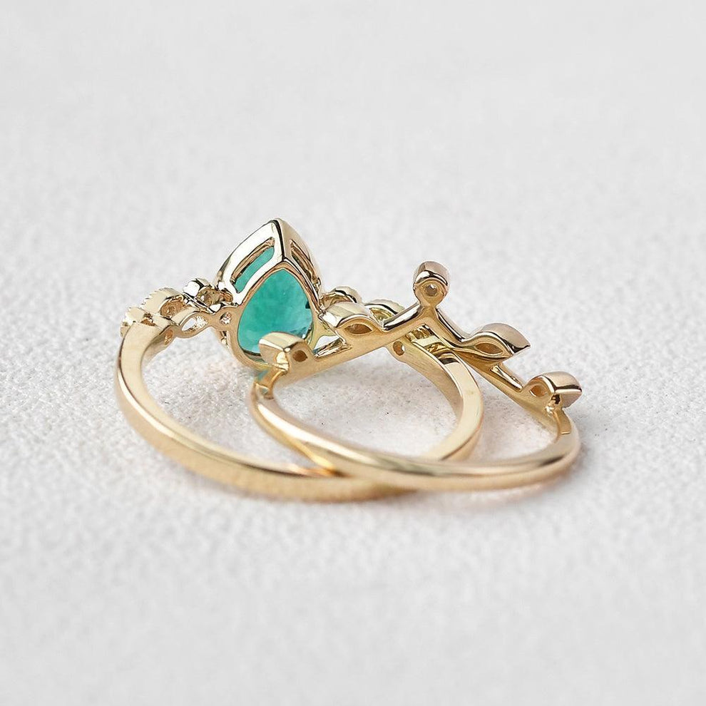 Vera's Grace | Classic Vine Band Pear Emerald Bridal Set 2pcs.