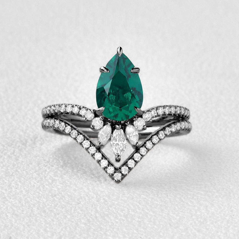 Mila 1.7CT Pear Emerald Classic Vintage Ring Set 2pcs.