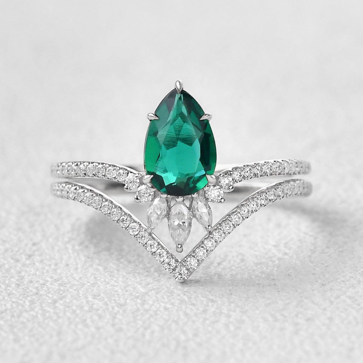 Mila 1.7CT Pear Emerald Classic Vintage Ring Set 2pcs.