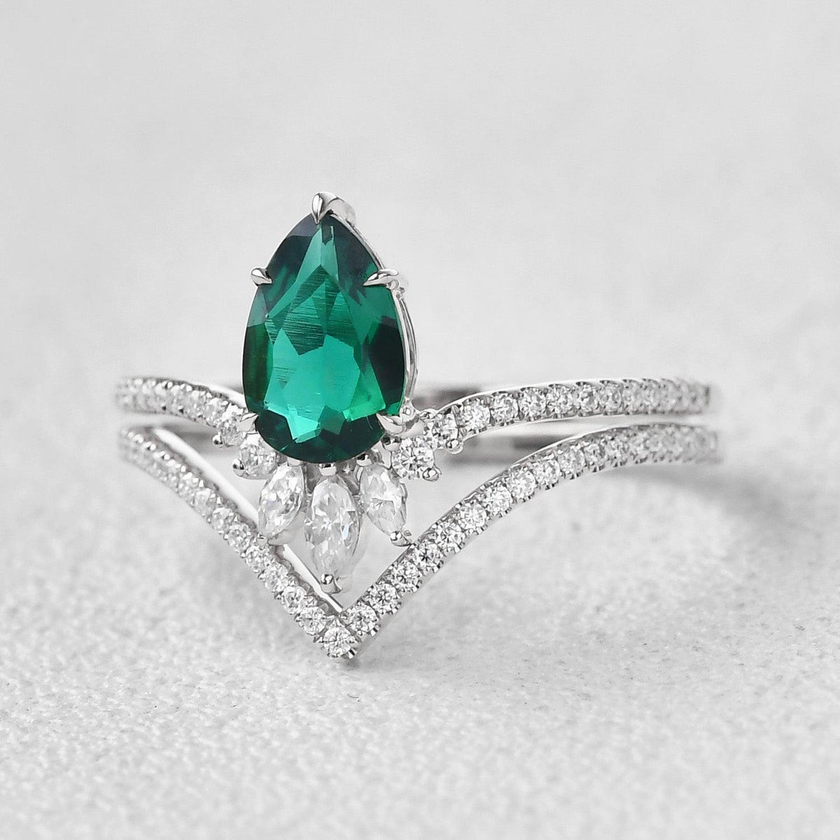 Mila 1.7CT Pear Emerald Classic Vintage Ring Set 2pcs.