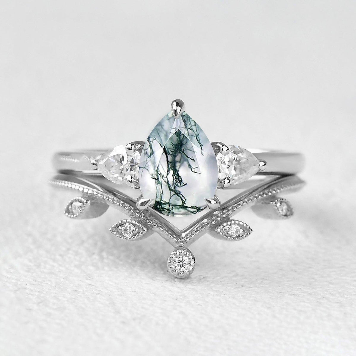 1.5ct Pear Shaped Moss Agate Three-stone Leafy Ring Set 2pcs.
