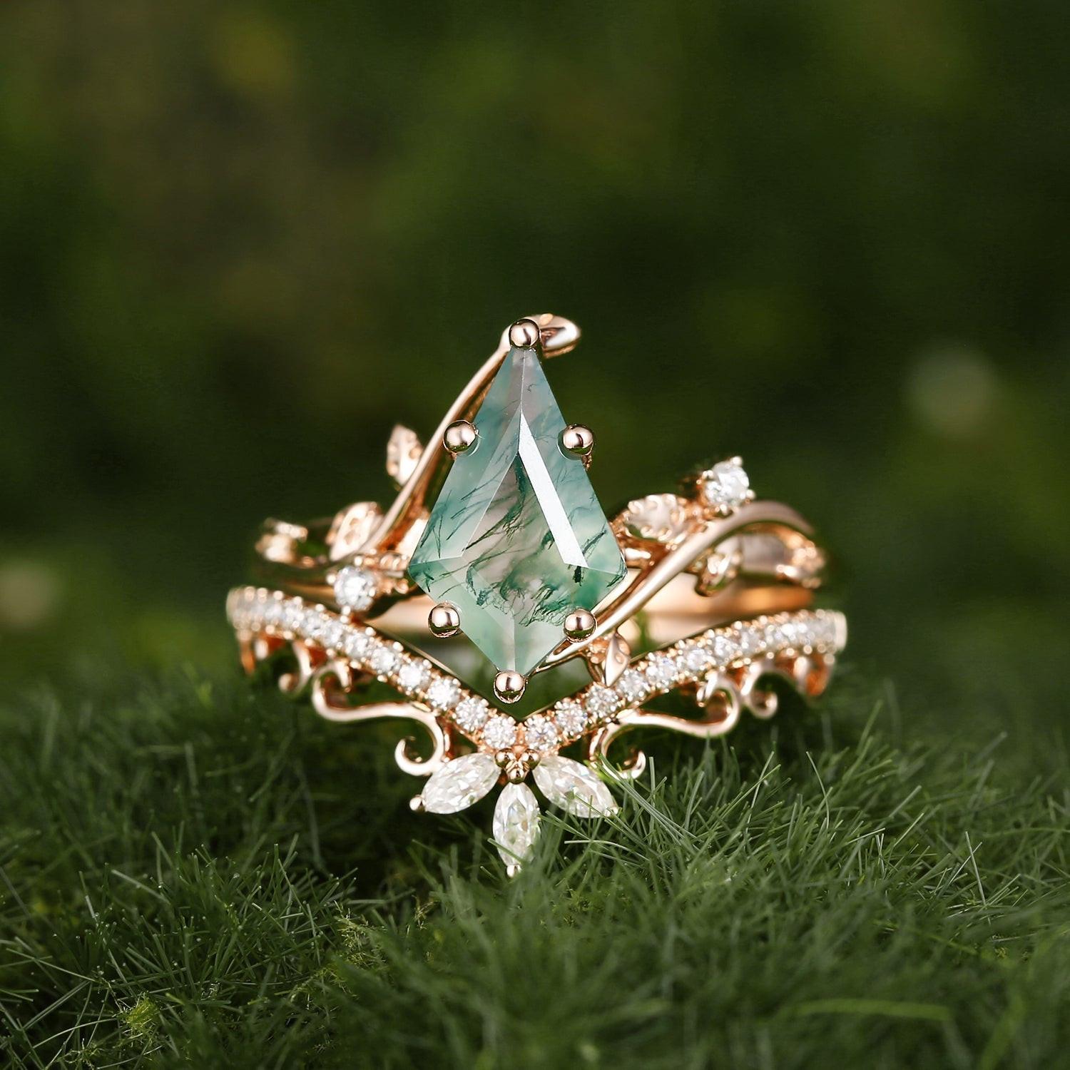 Daniella 2.0ct Vintage Kite Cut Moss Agate Engagement Ring Set 2pcs.