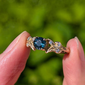 Lyra‘s Bloom | Sapphire and Diamond Vine Engagement Ring.