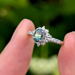 Rosalind‘s Bloom | 1CT Oval Cut Green Halo Engagement Ring