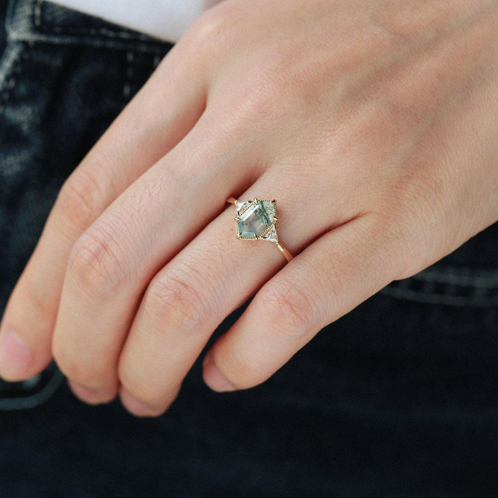 Vintage 1.5CT Geometric Moss Agate Three-Stone Ring.