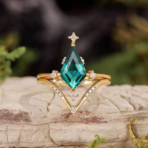 Nature Inspired Kite Cut Moss Agate Engagement Ring Set.