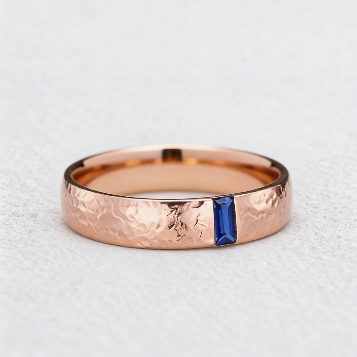 The Azure Signet | Men‘s Baguette Sapphire Band.