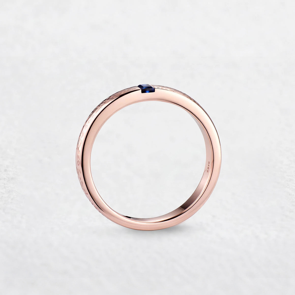 The Azure Signet | Men‘s Baguette Sapphire Band.