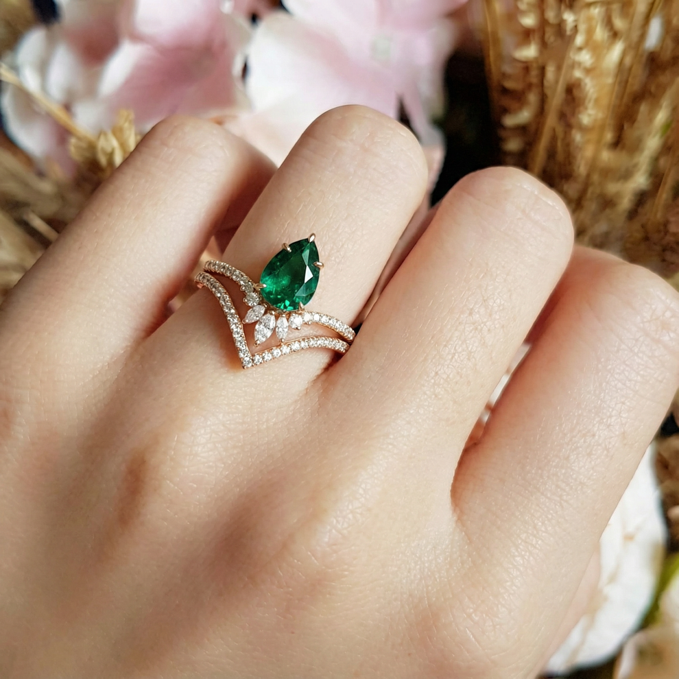 Mila 1.7CT Pear Emerald Classic Vintage Ring Set 2pcs.