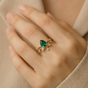 Vera's Grace | Classic Vine Band Pear Emerald Bridal Set 2pcs.