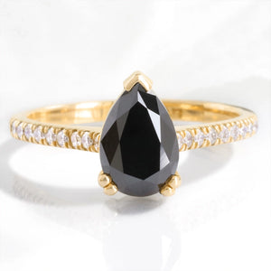 Aria‘s Keystone | Pear Cut Black Diamond Pavé Ring.