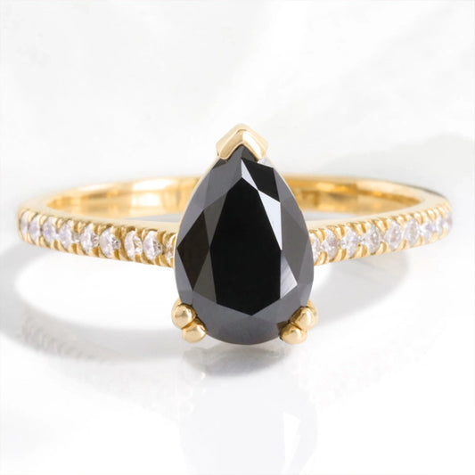 Aria‘s Keystone | Pear Cut Black Diamond Pavé Ring.