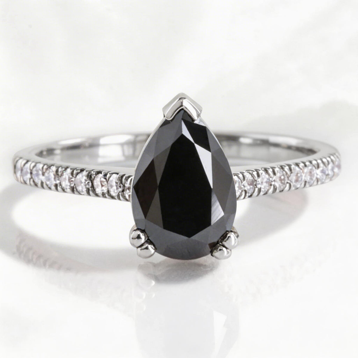 Aria‘s Keystone | Pear Cut Black Diamond Pavé Ring.