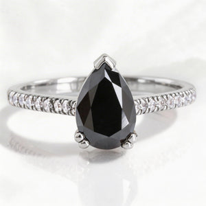 Aria‘s Keystone | Pear Cut Black Diamond Pavé Ring.