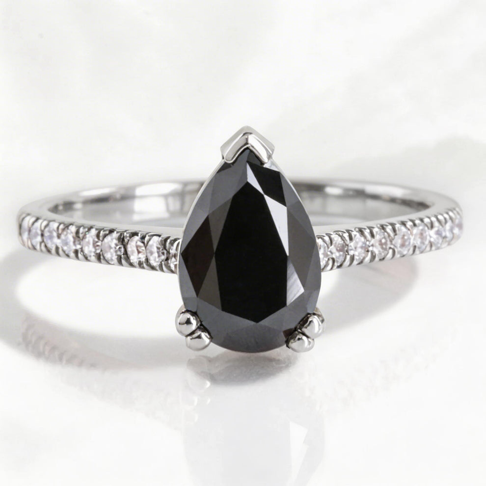 Aria‘s Keystone | Pear Cut Black Diamond Pavé Ring.