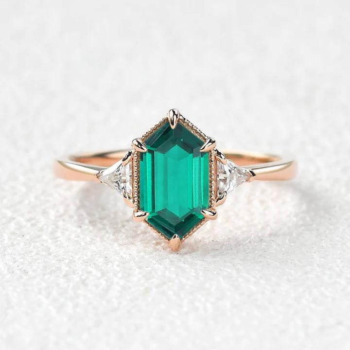 Vintage 1.5CT Geometric Moss Agate Three-Stone Ring.