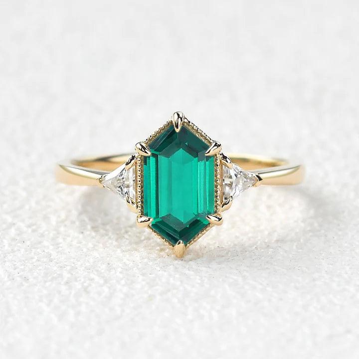Vintage 1.5CT Geometric Moss Agate Three-Stone Ring.
