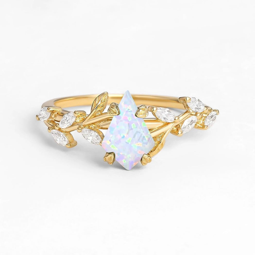 Verdiana’s Branching | Kite Cut Clear Moss Agate Engagement Ring.
