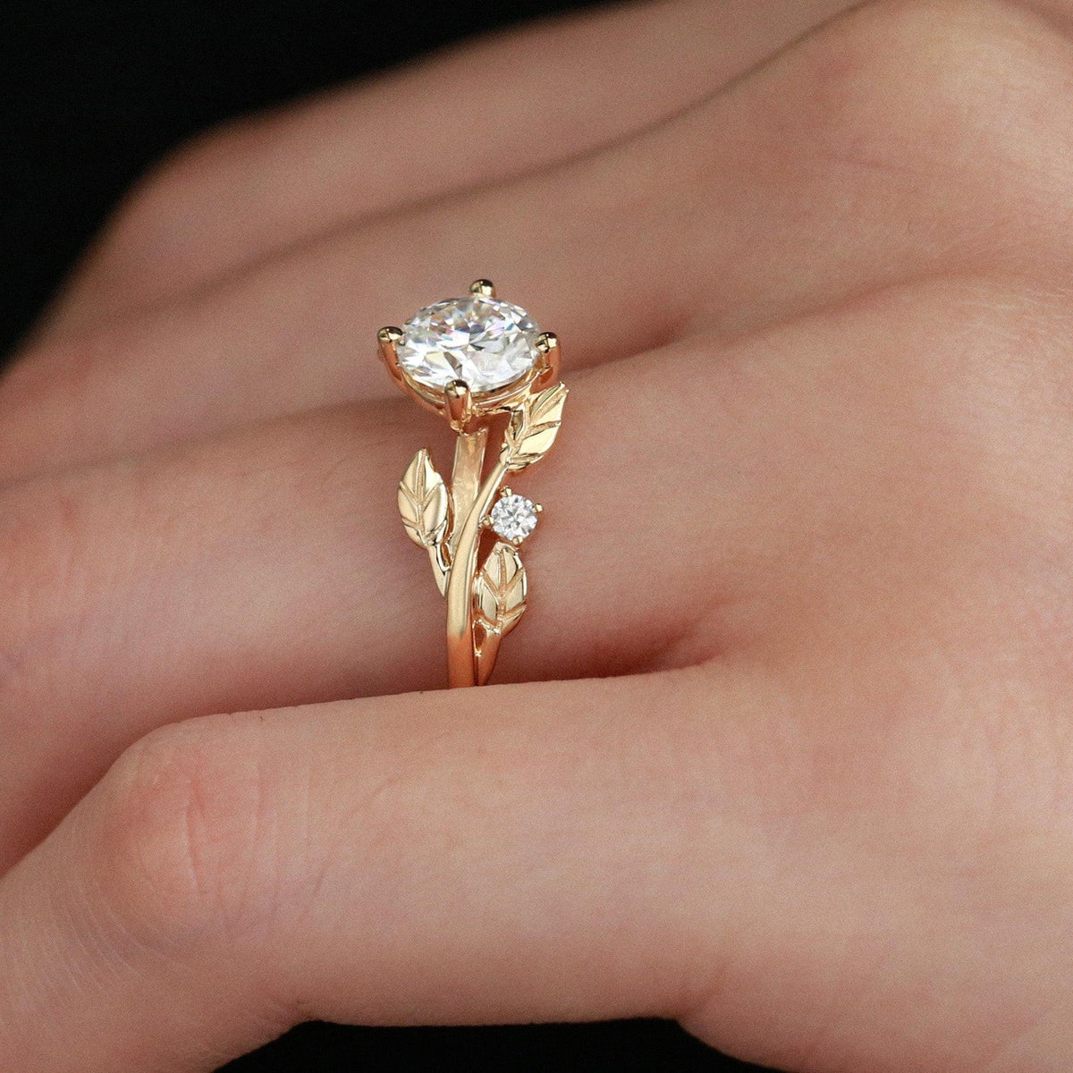 Gardenia Round Shaped Leaf Moss Agate Engagement Ring.