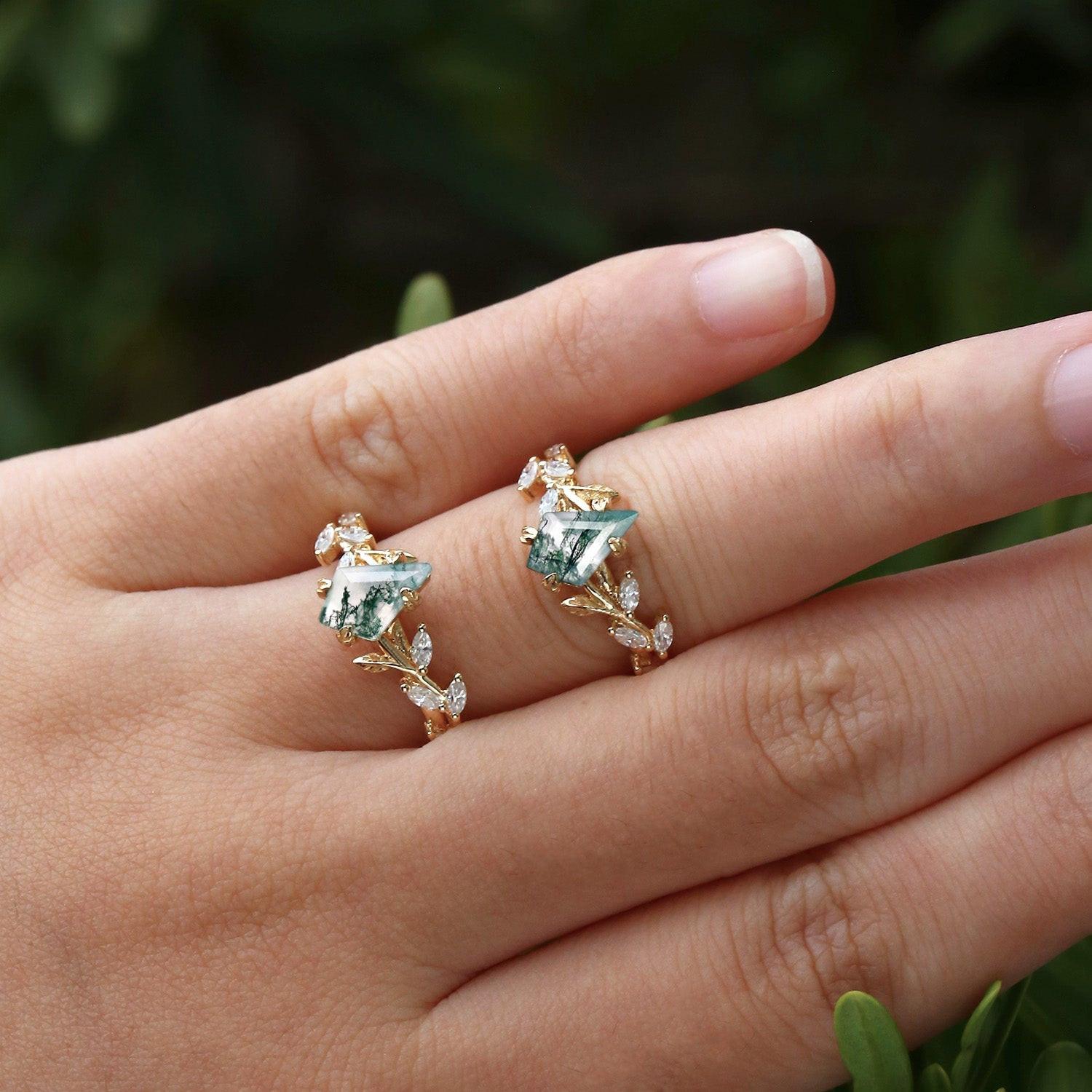 Verdiana’s Branching | Kite Cut Clear Moss Agate Engagement Ring.