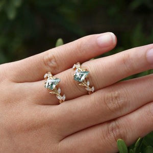 Verdiana’s Branching | Kite Cut Clear Moss Agate Engagement Ring.