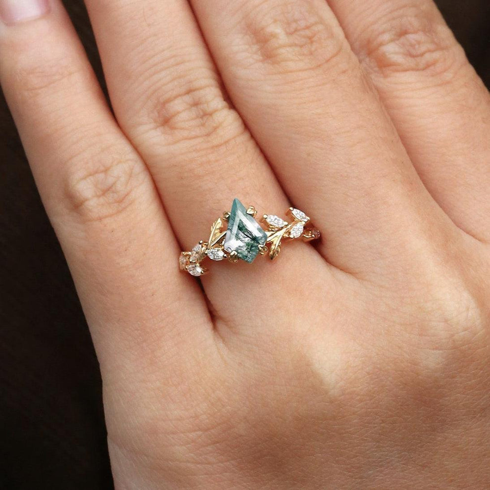 Verdiana’s Branching | Kite Cut Clear Moss Agate Engagement Ring.