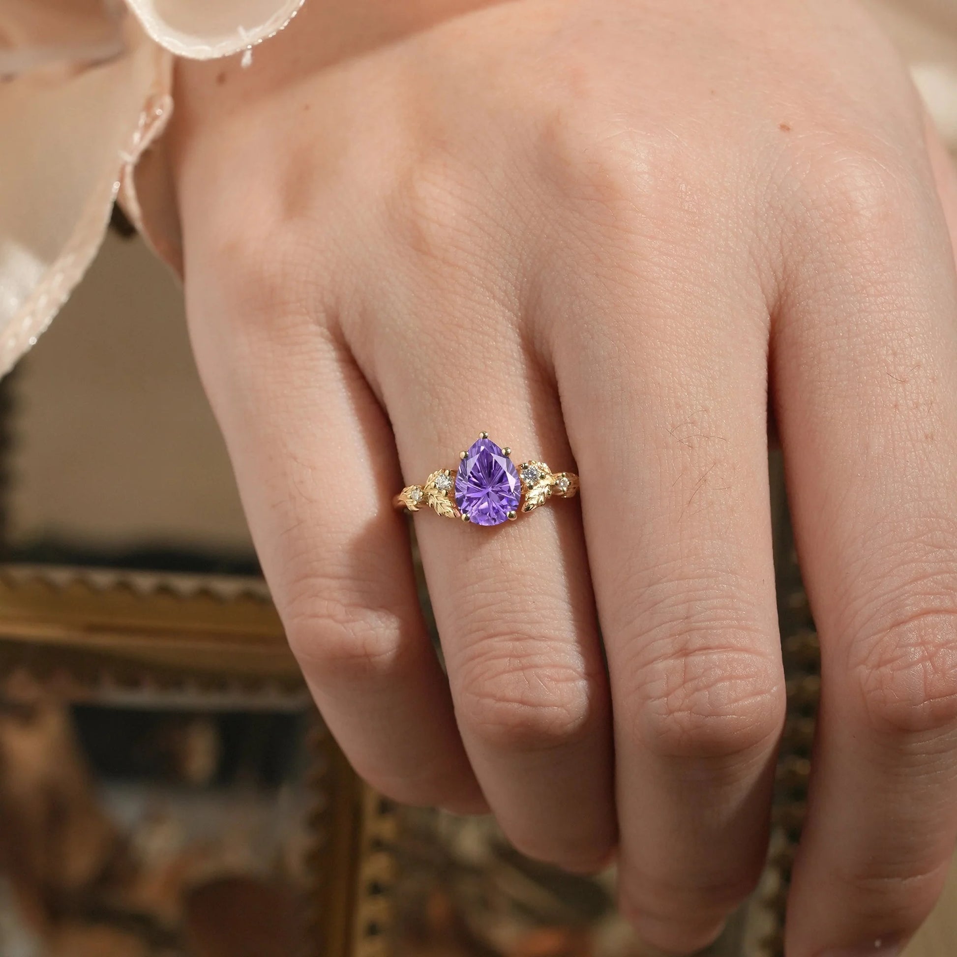 Daisy Promise｜Pear Shaped Purple Sapphire Engagement Ring.