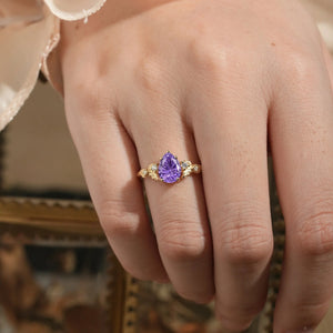 Daisy Promise｜Pear Shaped Purple Sapphire Engagement Ring.