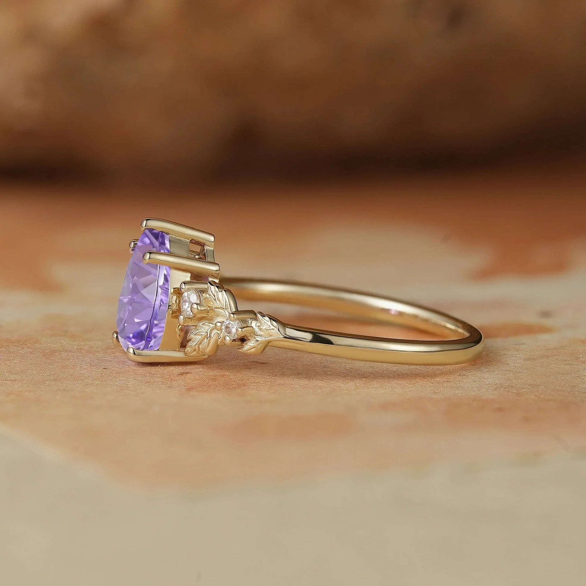 Daisy Promise｜Pear Shaped Purple Sapphire Engagement Ring.