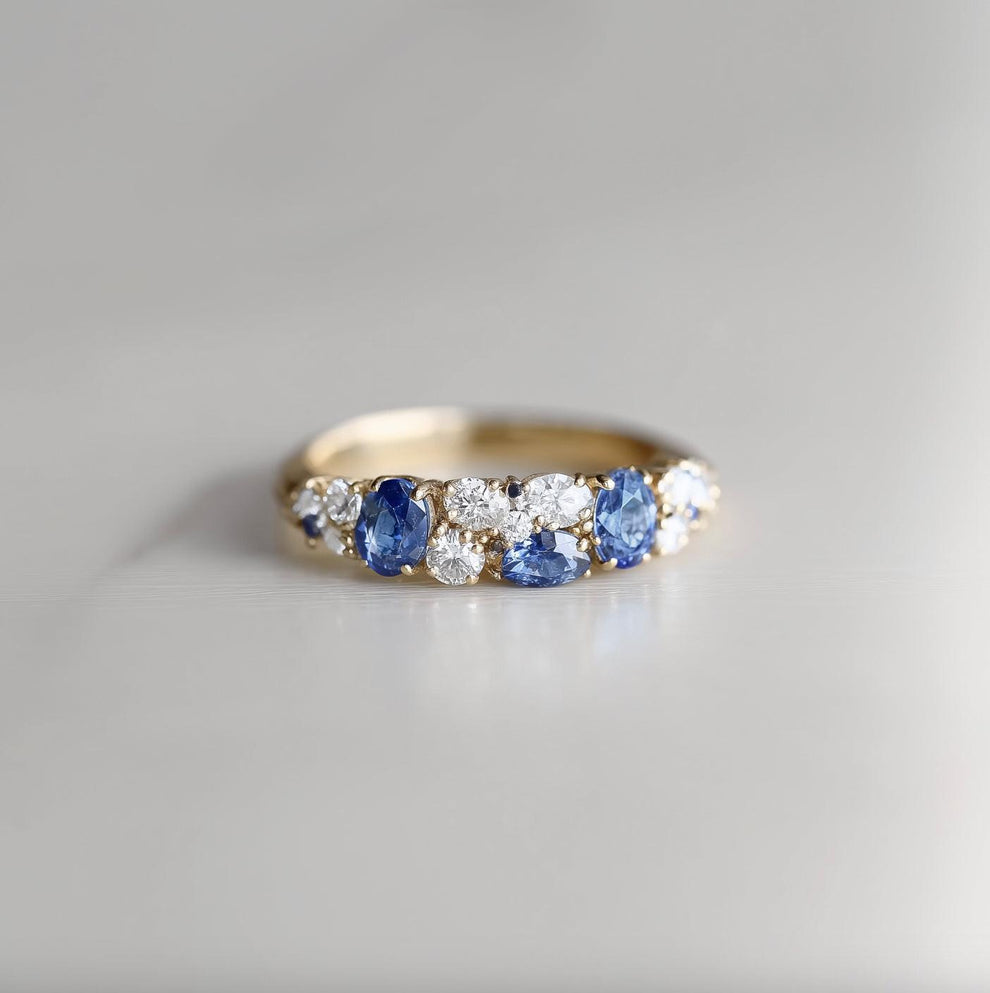 Cordelia‘s Wreath | Thistle Blue Sapphire & Moissanite Half‑Eternity Ring.
