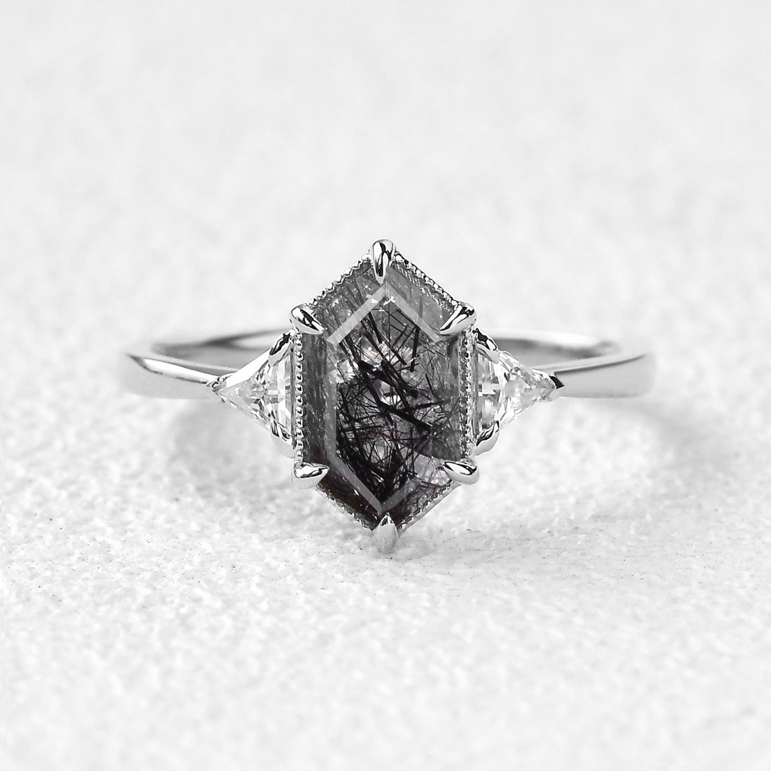 Vintage 1.5CT Geometric Moss Agate Three-Stone Ring.