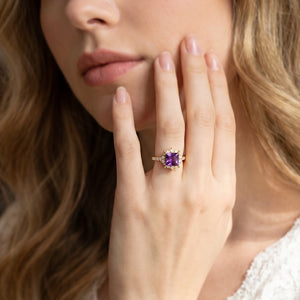 Aurora‘s Vesper | Princess Cut Purple Sapphire Solitaire Ring