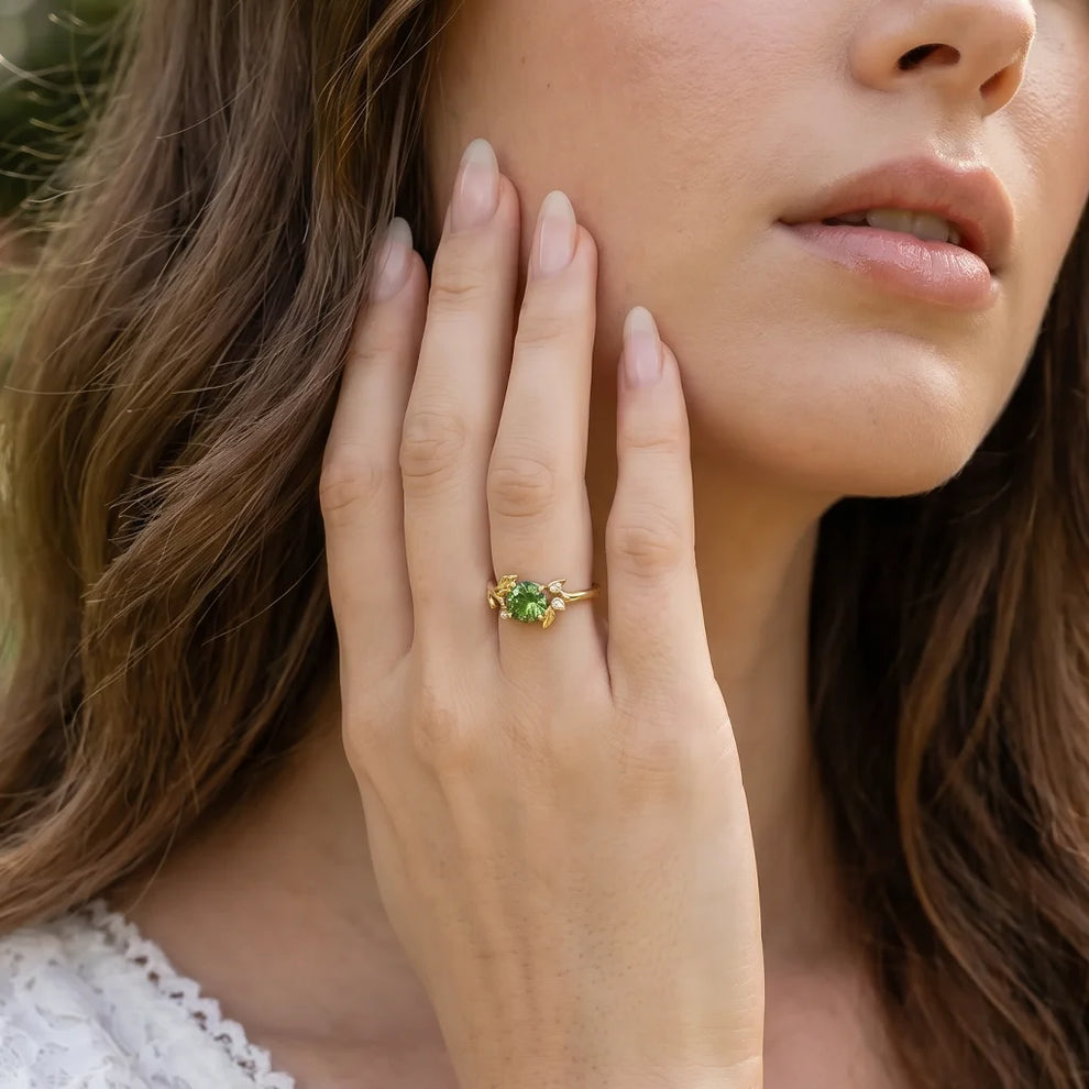 Lumière’s Verde | Round Cut Peridot Vine Engagement Ring