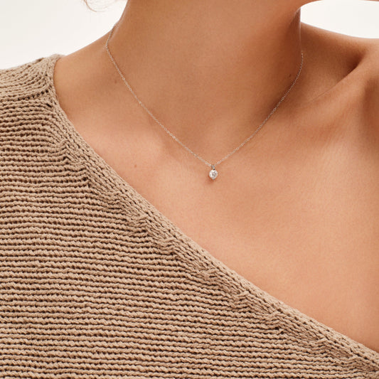 Classic Round Solitaire Pendant Necklace - Stellaradorn