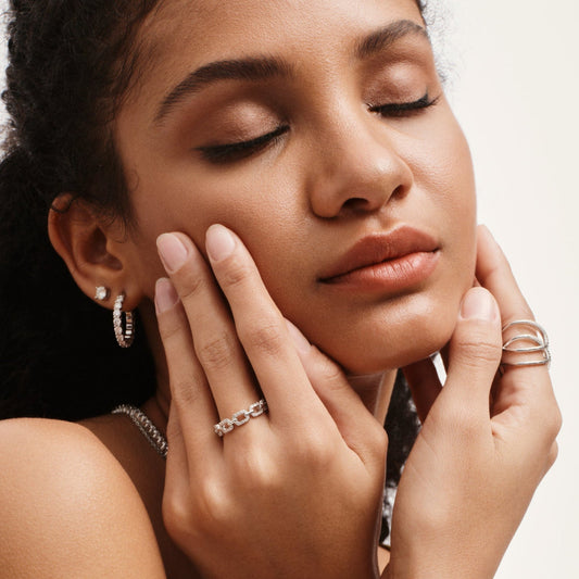 Dazzling Silver Chain-Link Eternity Ring - Stellaradorn