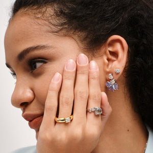 Minimalist Gold Princess-cut Solitaire Ring - Stellaradorn